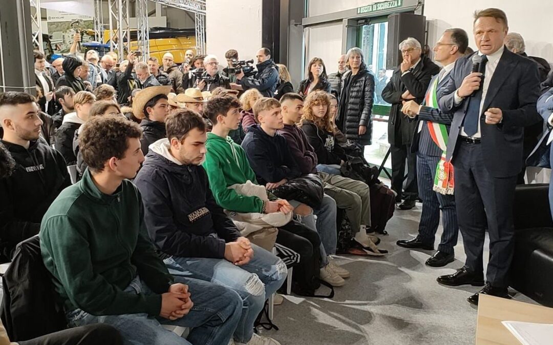 Agricoltura: Ad Agriumbria, con il ministro Lollobrigida e Federacma gli studenti al centro della transizione agromeccanica